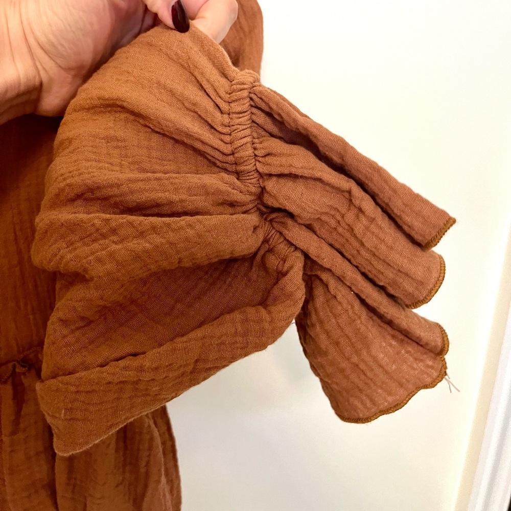 BucketList Brown Cropped Ruffled Blouse size Medium - Picture 4 of 6